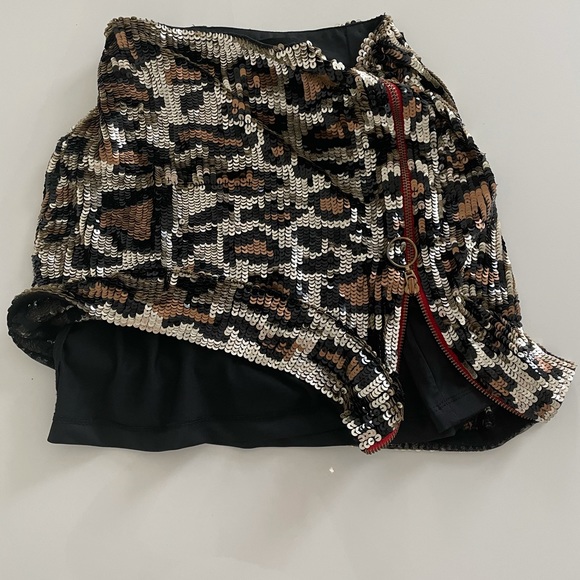 Like-New H:ours skirt - Picture 3 of 6